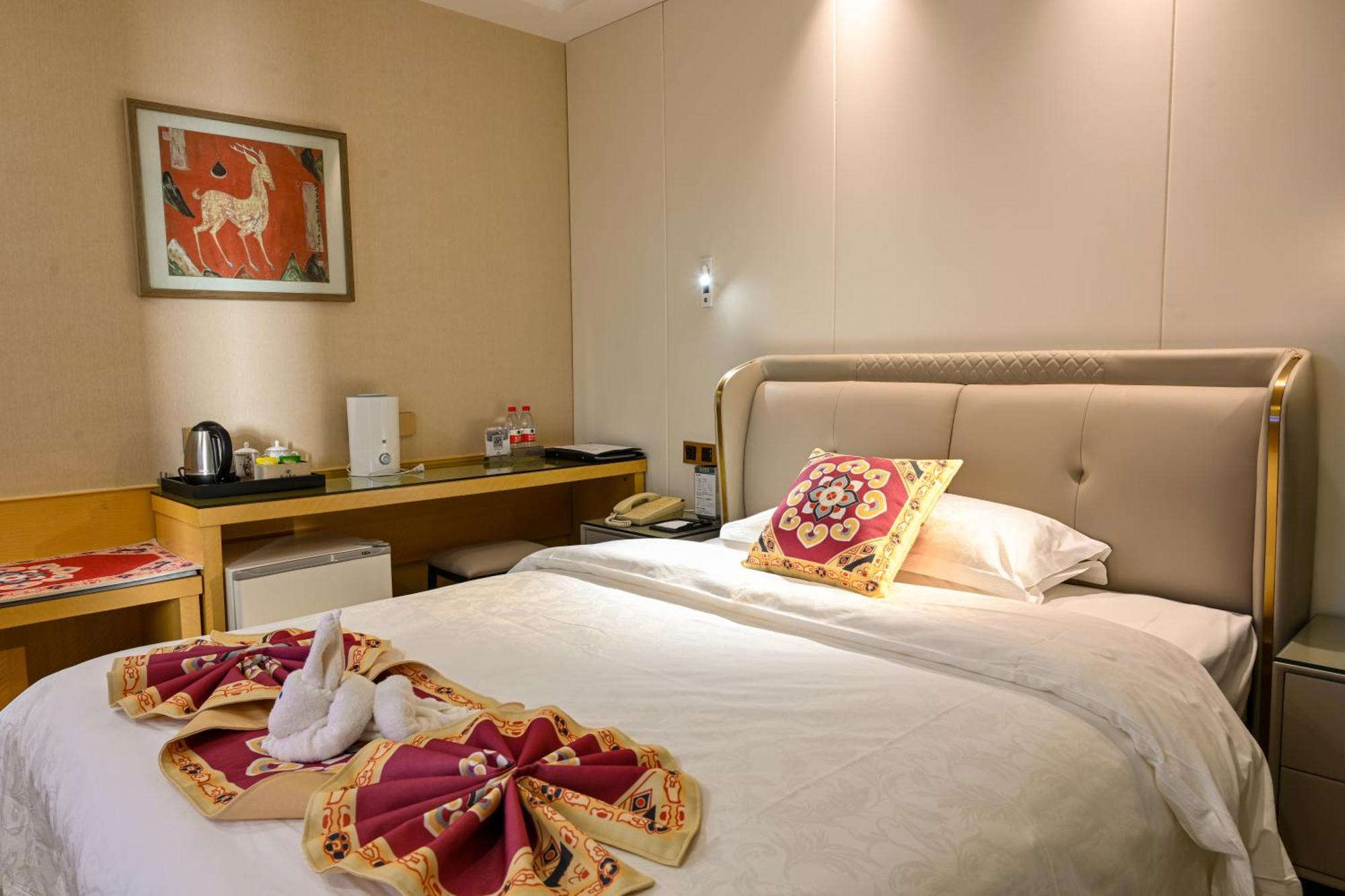 Dunhuang Hotel Exterior photo